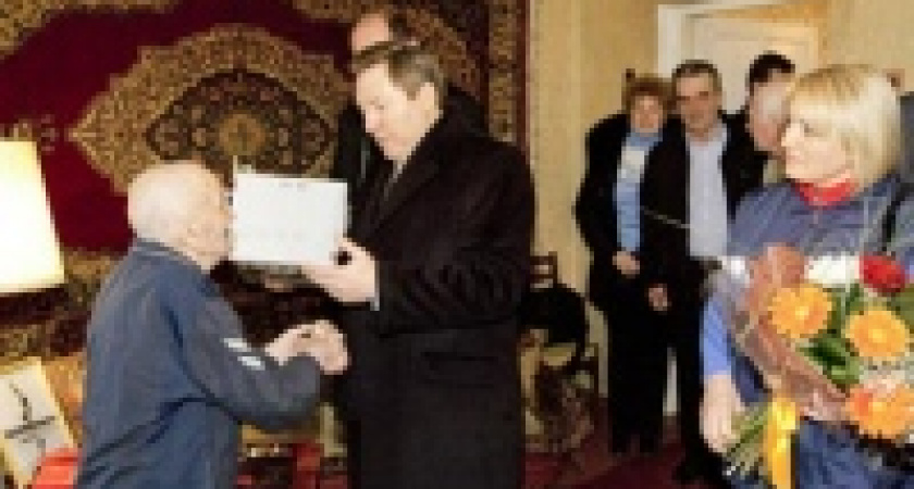 Губернатор поздравил 95-летнего спортсмена 