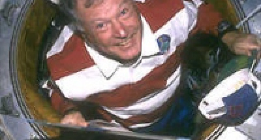 Первый французский космонавт купил себе липецкий трактор 