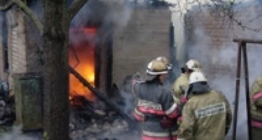 Правоохранительные органы расследуют причины пожара в селе Излегоще 