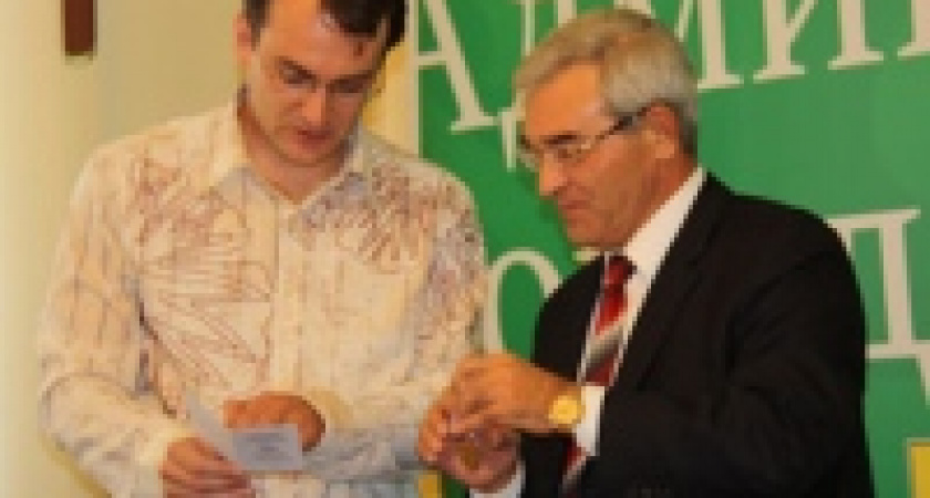 Экипаж подлодки &laquo;Липецк&raquo; наградил Михаила Гулевского 