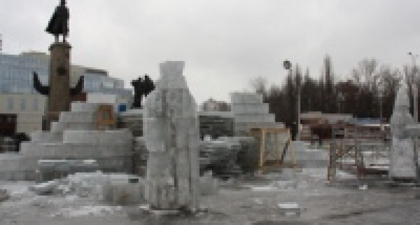 На возведение новогоднего городка в Липецке уже израсходовано больше 60 тонн льда 