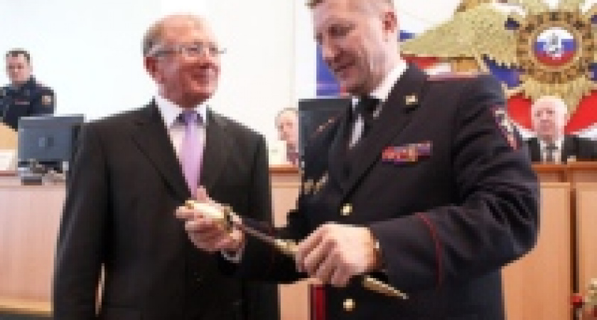 Главе Усманского района вручили кортик