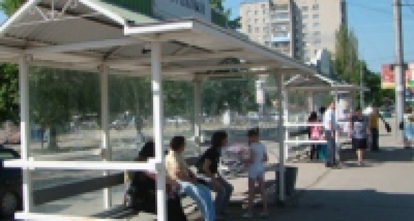 В Липецке проверили состояние остановочных павильонов