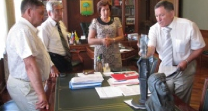 Глава Липецка встретился с инициаторами возведения в городе памятника Победы