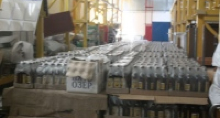 Полицейские со склада в Липецке изъяли 50 тонн алкоголя