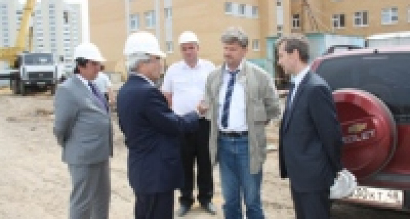 Глава Липецка Михаил Гулевский проинспектировал строительство новой школы в 28 микрорайоне 