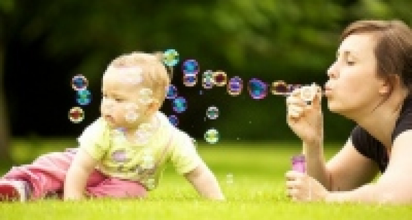 Родители, чьи дети не ходят в детский сад, по-прежнему будут получать пять тысяч рублей