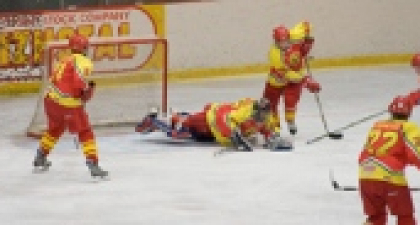 Виктор Семыкин меняет игроков