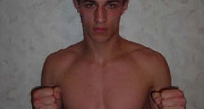 Кикбоксер из Липецка будет биться за чемпионский пояс 