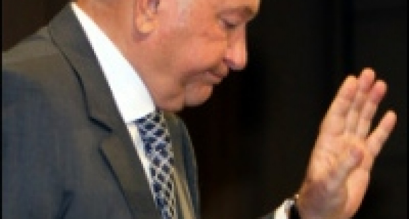 Медведев признался в утрате доверия к мэру Лужкову