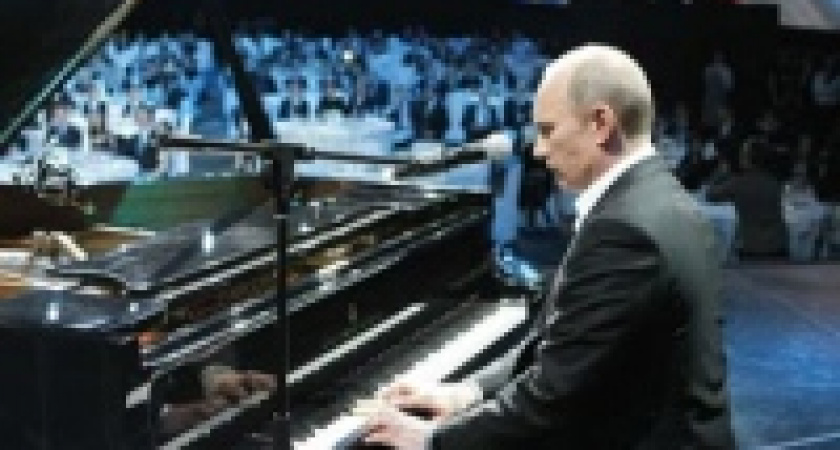 Кто из политиков РФ удивил в 2010 году: Путин пел, Медведев учил казахский, Илюмжинов летал на НЛО, Лужков сочинял