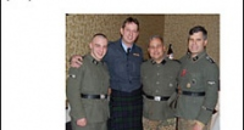 В США - скандал вокруг политика в нацистской форме