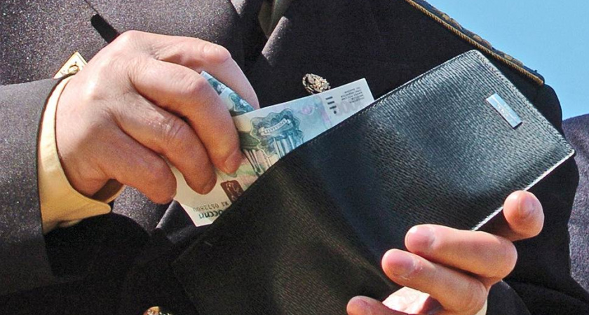 Липецкие чиновники по уровню зарплаты занимают шестое место в ЦФО