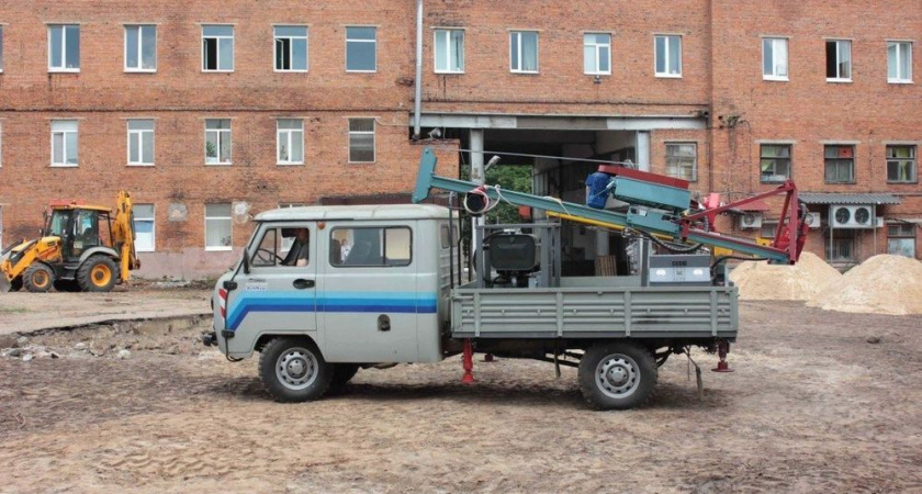 Липецкий завод малых коммунальных машин запустил в производство автомобиль со сваевдавливающим оборудованием