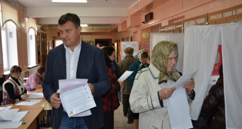 Спикеру Липецкого горсовета на выборах пришлось отстоять очередь