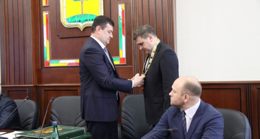 Городской бюджет потеряет 1,2 млн рублей на прибавку к зарплате мэру и спикеру горсовета