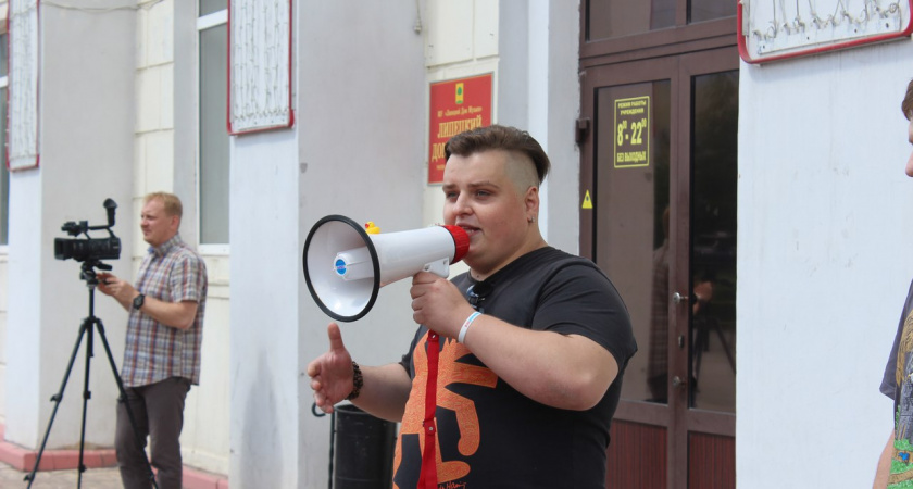 Липецкий лидер сторонников Алексея Навального дает показания в полиции