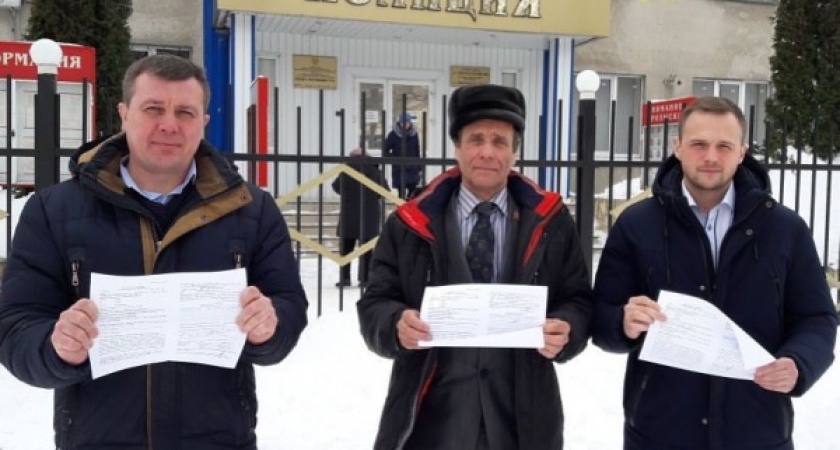 Липецких депутатов оштрафовали за акцию протеста у дверей областной администрации