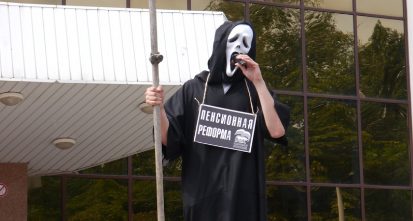 Владимир Жириновский расценил перформанс липецких коммунистов «смерть с косой» как свидетельство гражданской войны