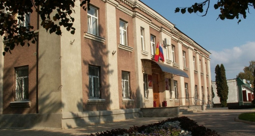 Верхушку администрации Тербунского района Липецкой области не смущает запрет на занятие коммерческой деятельностью