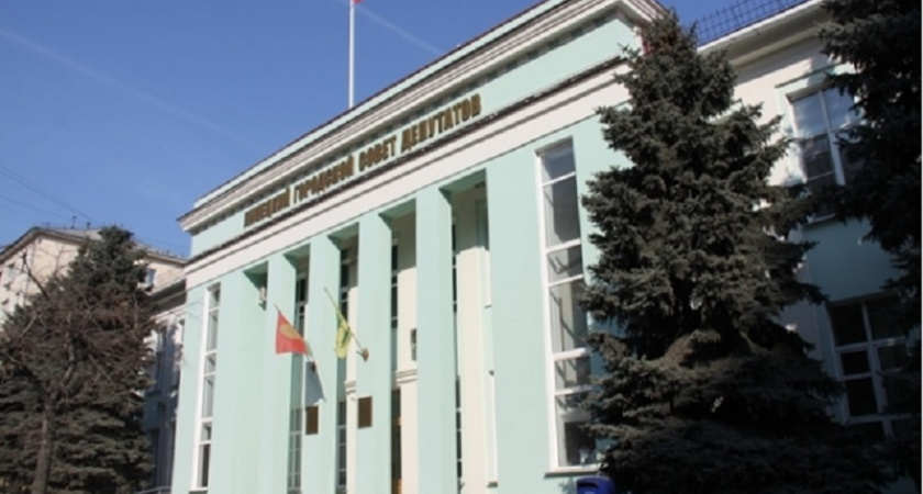 Спикер липецкого горсовета Игорь Тиньков в ходе словесной дуэли назвал депутата-коммуниста фантазером