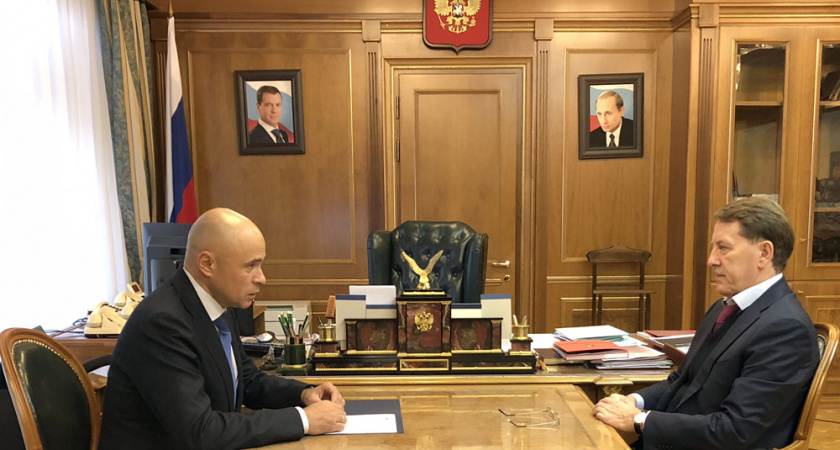 Липецкий губернатор фактически отчитался за заслуги Олега Королева перед Алексеем Гордеевым