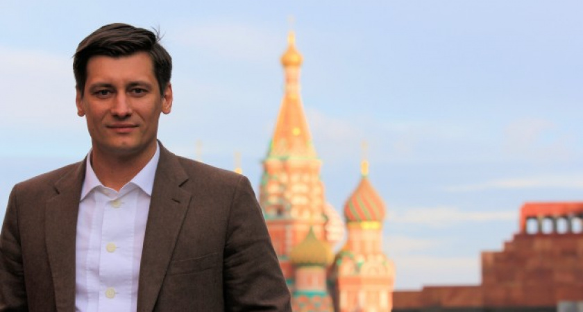 На встречу с известным оппозиционером Дмитрием Гудковым в Липецке зарегистрировался Игорь Артамонов