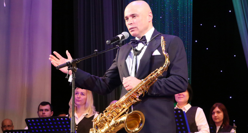 Врио главы Липецкой области Игорь Артамонов «променял» губернаторское кресло на саксофон