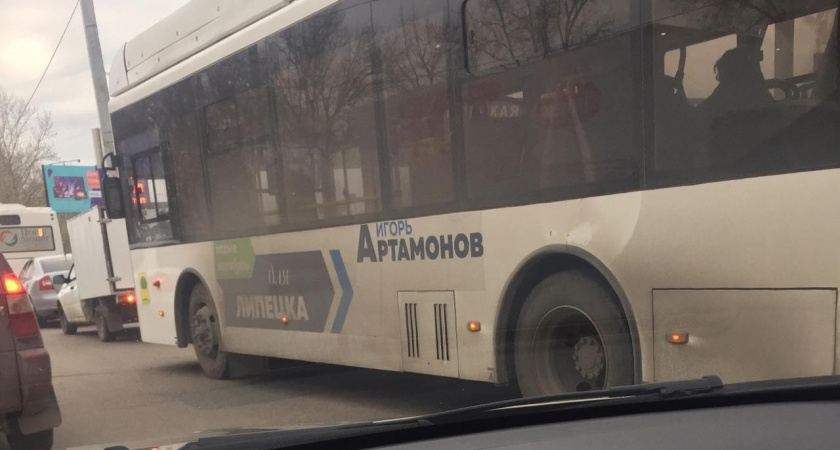 Липецкие коммунисты попросили разобраться прокуратуру с «именными» автобусами Игоря Артамонова