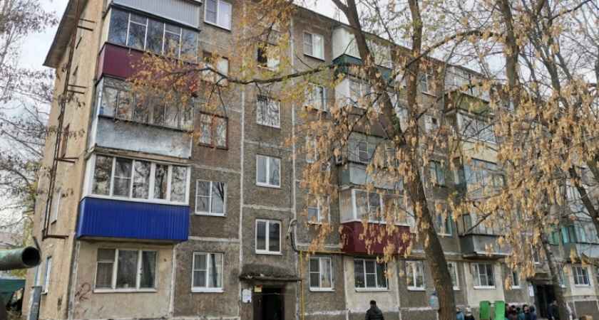 Проблемный дом на Осеннем проезде спустя почти три месяца все же признали аварийным