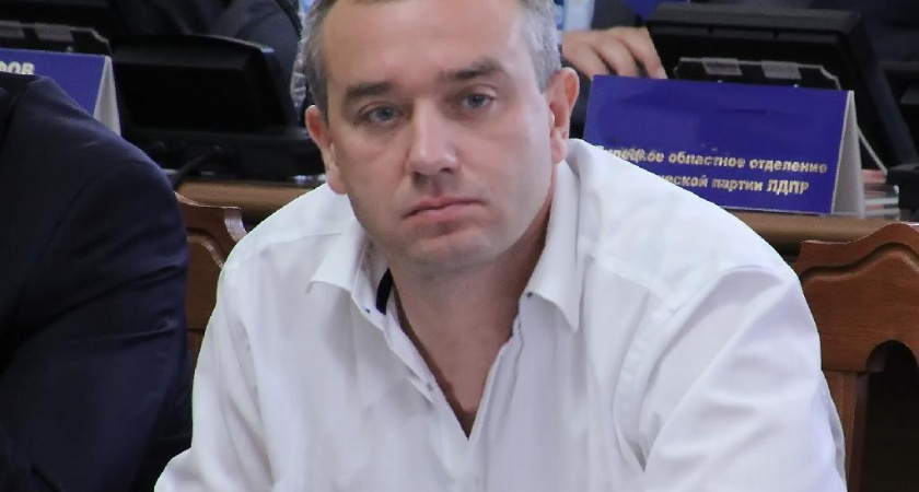 Беглого липецкого депутата Михаила Захарова выгоняют из облсовета за сокрытие доходов