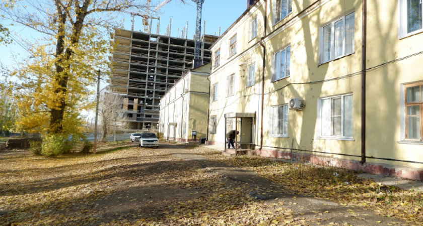 Живущие с улитками и плесенью в столетних домах липчане годами ждут переселения