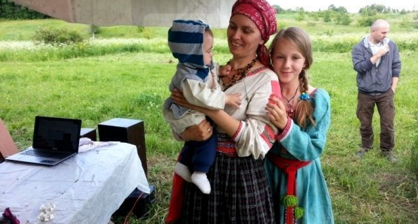 Уникальное экопоселение в Липецкой области может «утонуть» в курином помёте