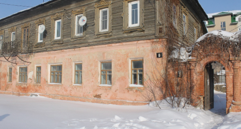 Липецкие чиновники игнорируют расселение жителей 150-летнего «дома-призрака» в Лебедяни