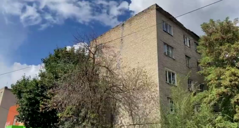 Под Липецком жилой дом треснул на две части