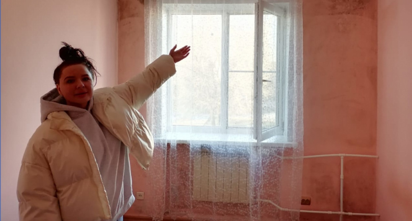 Сирота из Липецкой области вынуждена жить вместе с сыростью и плесенью