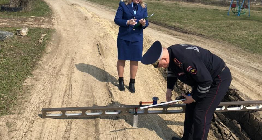 Скорая помощь не может проехать к многодетным семьям и пенсионерам из-за отсутствия дорог в липецком селе