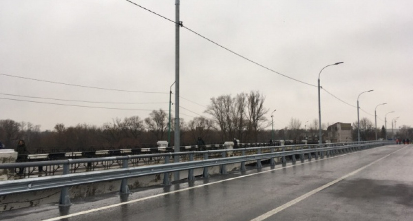 Липецкие чиновники выбили у московского подрядчика 6 млн рублей за некачественный ремонт Петровского моста