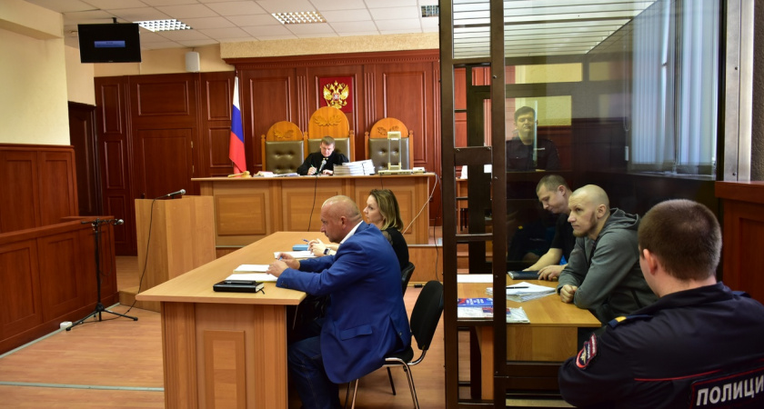 Грабивший сетевые магазины и АЗС бывший полицейский предстал перед судом