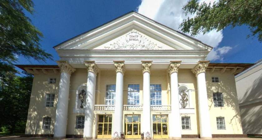 Удачные выходные в Липецке: спектакль «Я ничего не помню», «Дворянские игры» и вечеринка в стиле 90-х