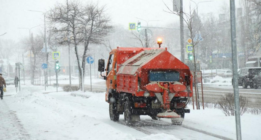 В Липецке из-за снегопада городские службы работают в усиленном режиме