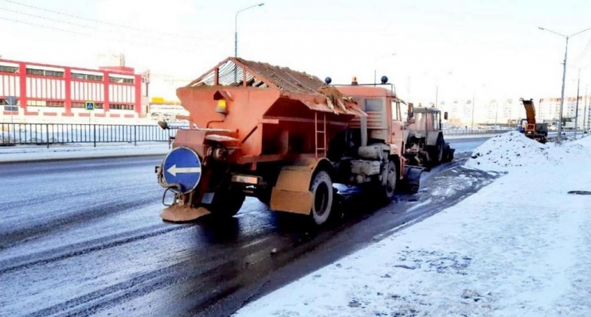 Городские службы Липецка борются с последствиями ледяного дождя