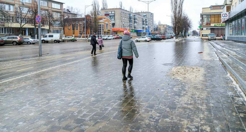 В Липецке на борьбу с гололедом за ночь израсходовали 396 тонн пескосоляной смеси