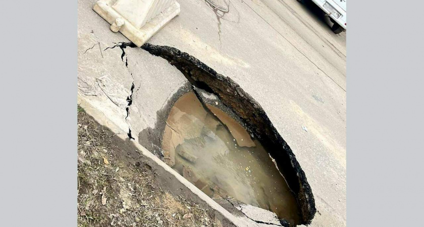 В Липецке произошла просадка дорожного полотна