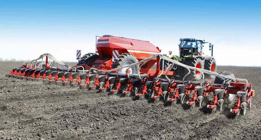 В полях Липецкой области на весенней посевной работают более 5 тысяч тракторов