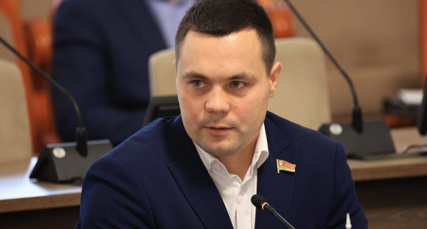 В Липецке по депутатскому обращению очищена контейнерная площадка от строительного мусора 