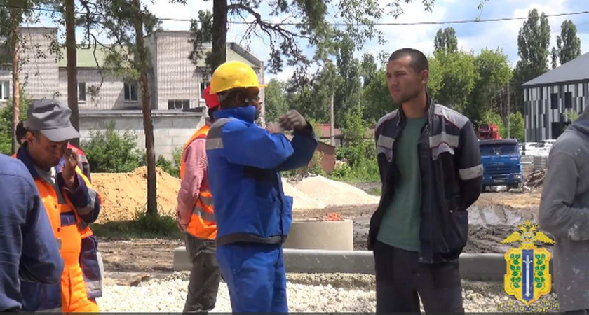 Мигрант из Африки приехал в Россию на ЧМ-18 и остался работать на липецкой стройке