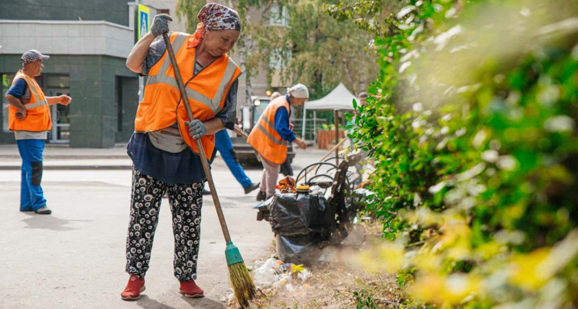 С начала летнего сезона с липецких дорог убрали более 35 тысяч тонн мусора