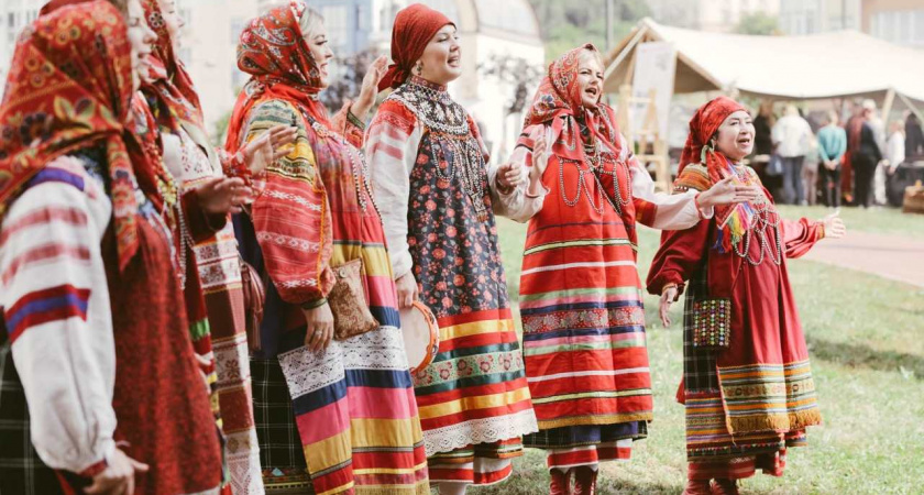 «Мусаткин двор», спектакль «Восемь любящих женщин» и «Елецкий пир» – удачные выходные в Липецке