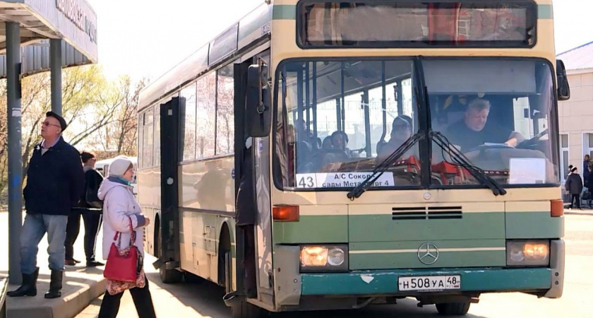 В Липецкой области рядом с автобусными остановками появятся укрытия